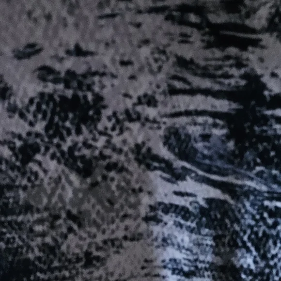 #146 Fabletics Black and Gray Patterned Leggings - Picture 2 of 2